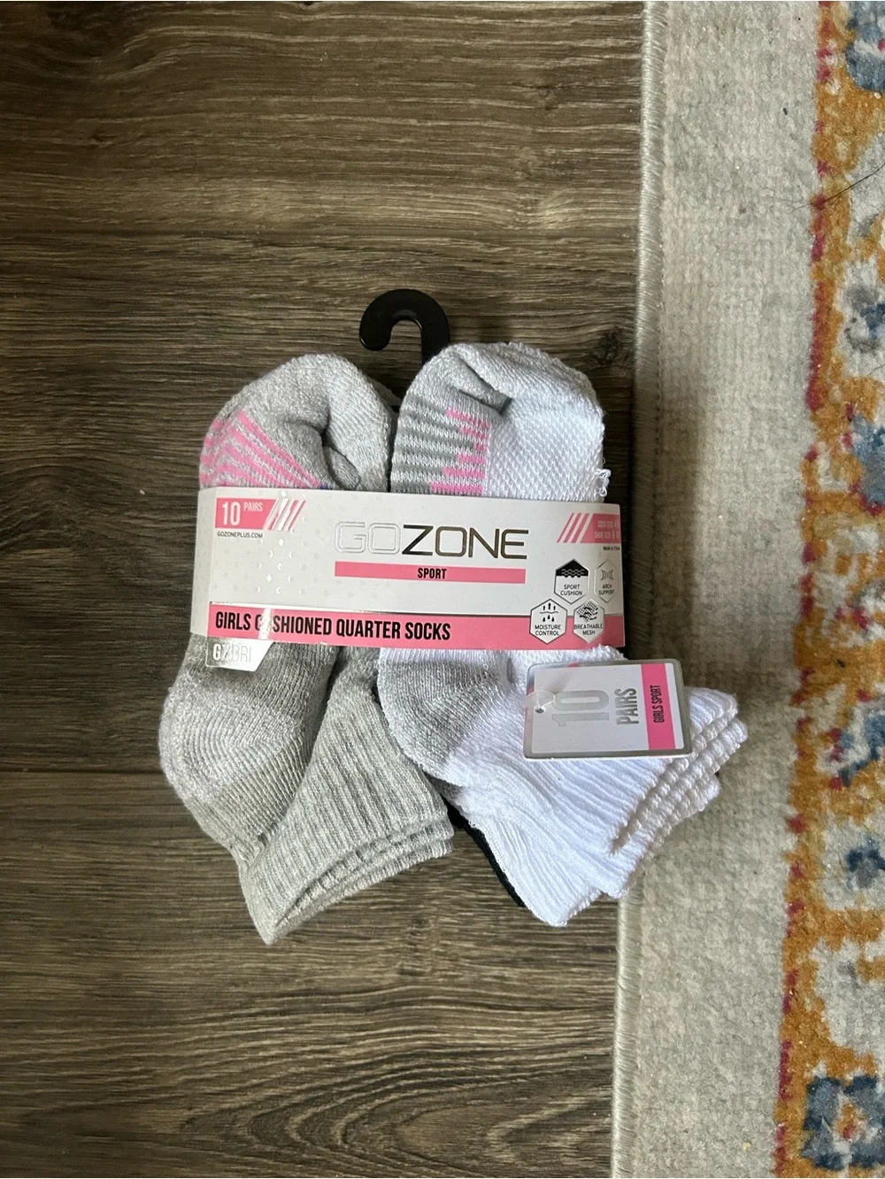 NWT Kids Pink & Gray Quarter Socks - Pack of One